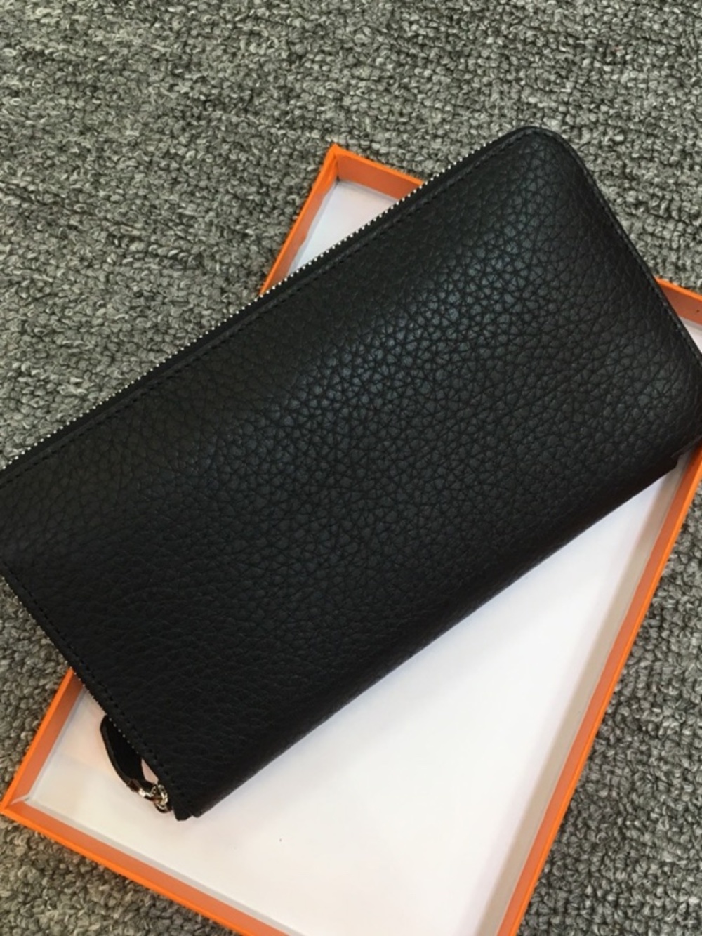 The Livia Zippered Leather Wallet - Black